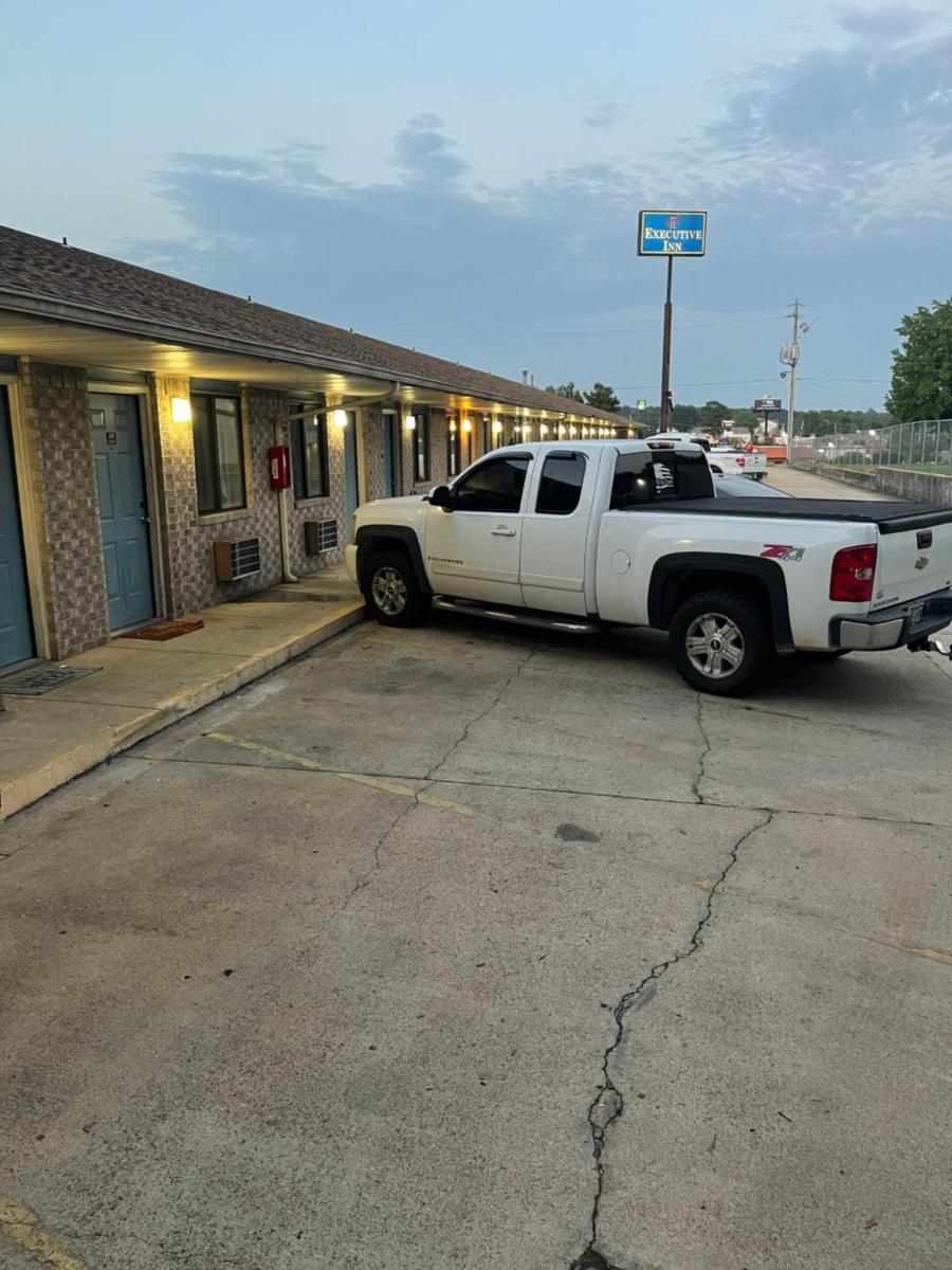 Executive Inn - image 2