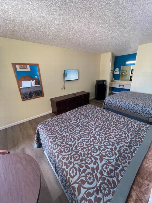 Executive Inn - image 21