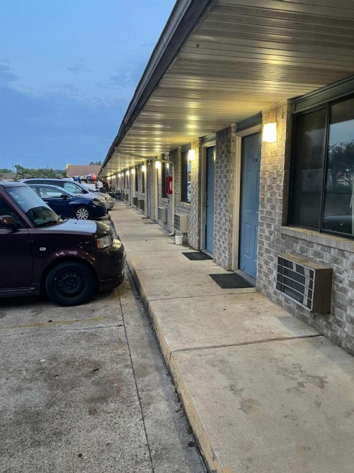 Executive Inn - image 22