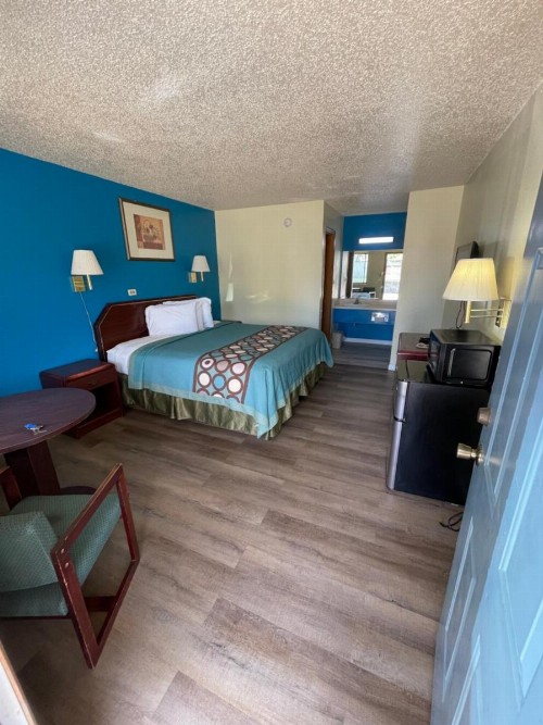 Executive Inn - image 23
