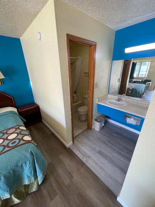 Executive Inn - image 24