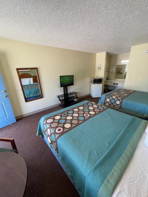 Executive Inn - image 25