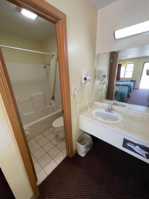 Executive Inn - image 27
