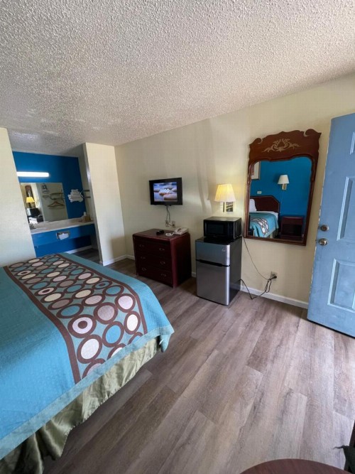 Executive Inn - image 29