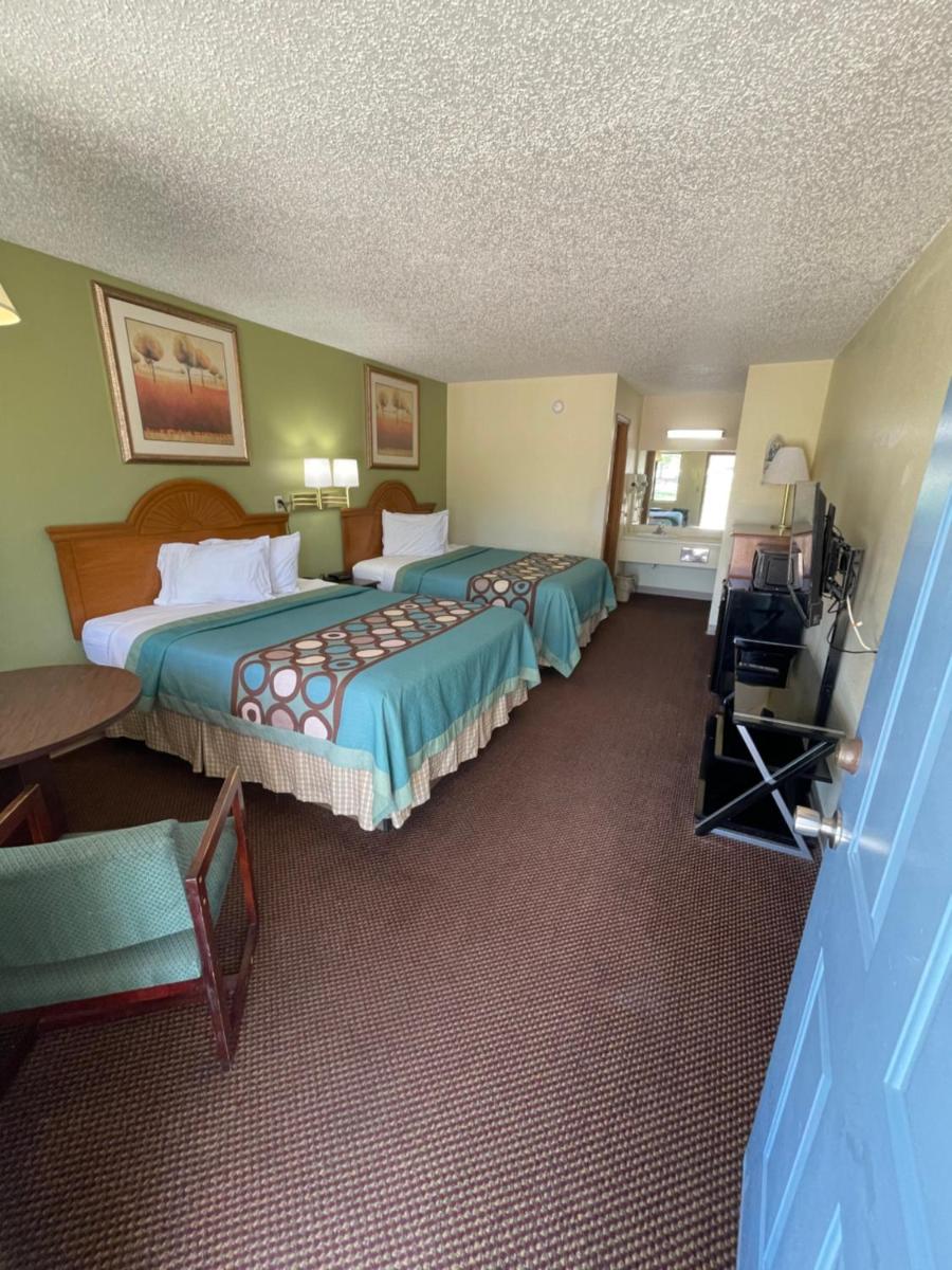Executive Inn - image 4