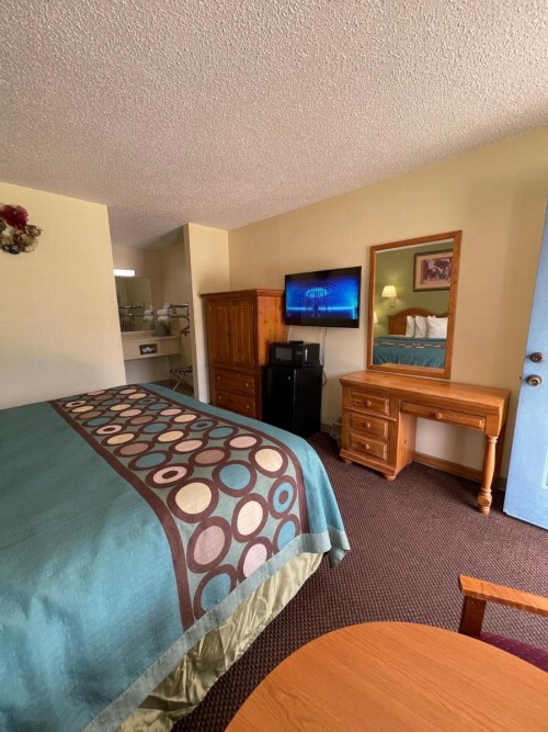 Executive Inn - image 6