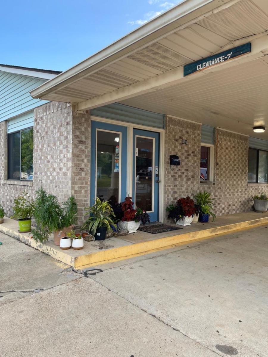 Executive Inn - image 7