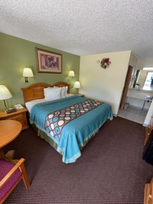 Executive Inn - image 8
