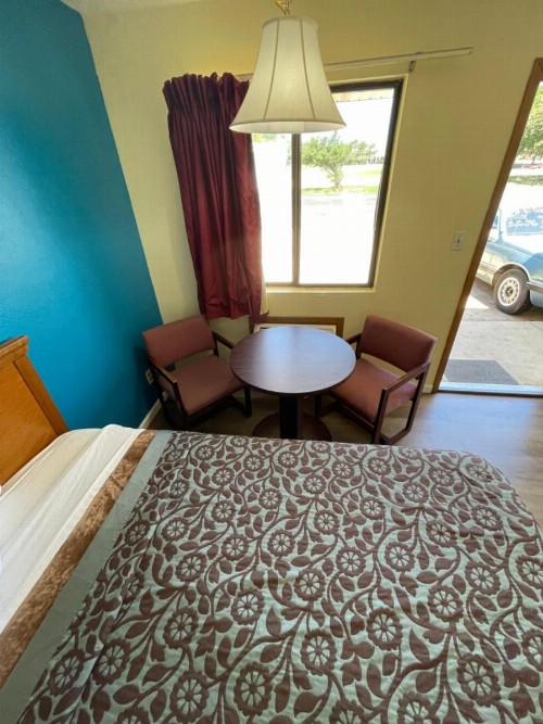 Executive Inn - image 9