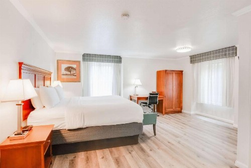 Ramada by Wyndham Mountain View - image 50