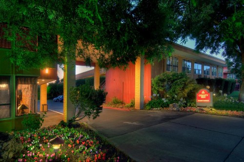 County Inn - image 37