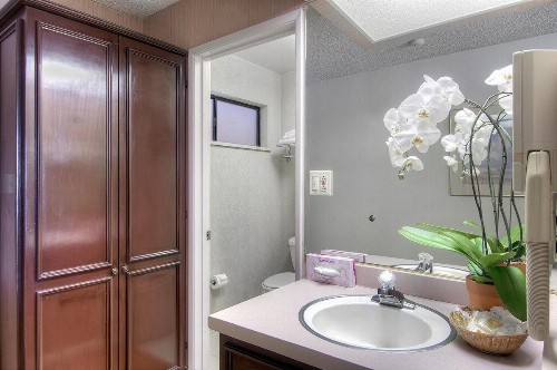 County Inn - image 39