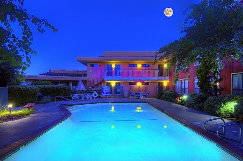 County Inn - image 40