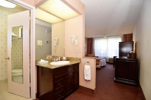 County Inn - image 48