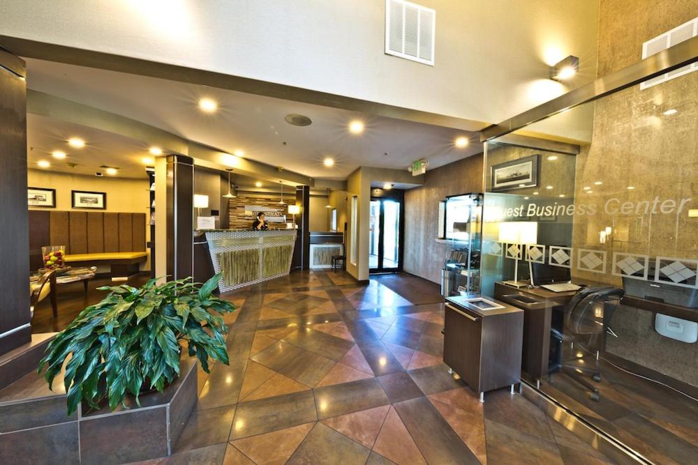 Hotel Strata - image 3