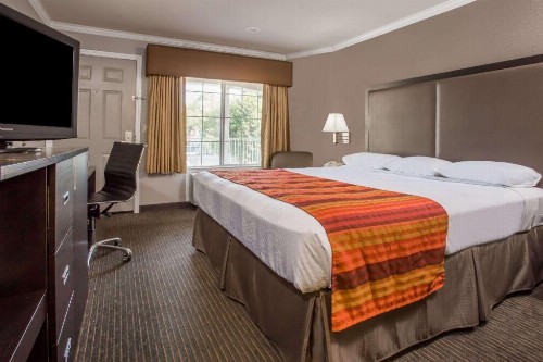 Super 8 by Wyndham Mountain View - image 10