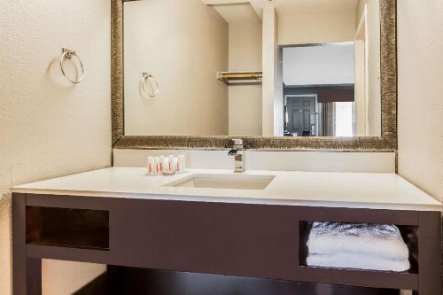 Super 8 by Wyndham Mountain View - image 12