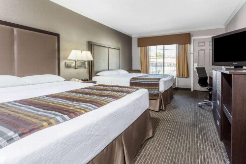 Super 8 by Wyndham Mountain View - image 17