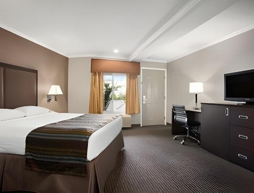 Super 8 by Wyndham Mountain View - image 9