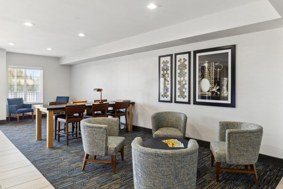 Hotel Fairchild - image 2
