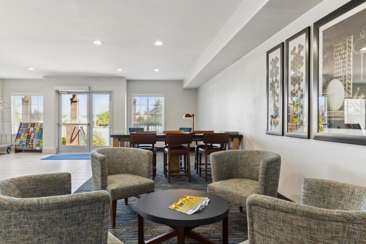 Hotel Fairchild - image 3