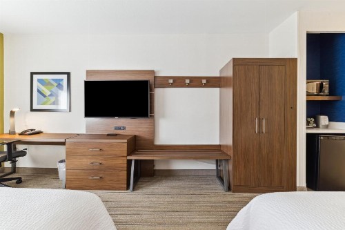 Hotel Fairchild - image 35