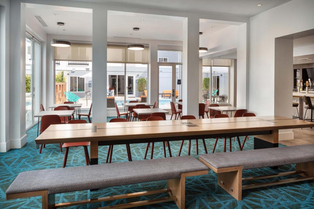 Aloft Mountain View - image 3