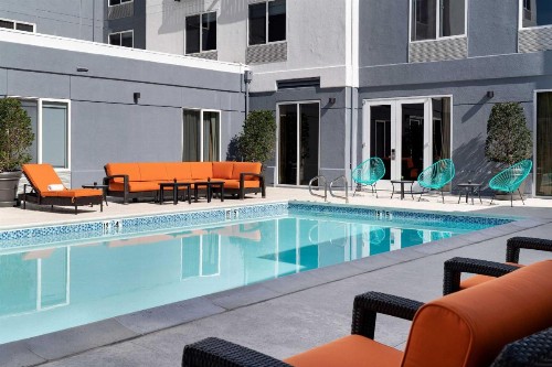 Aloft Mountain View - image 9
