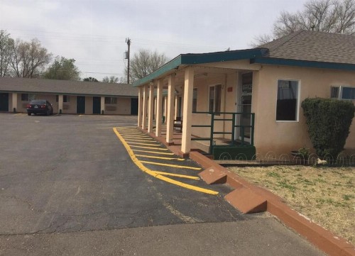 Valley Motel - image 8