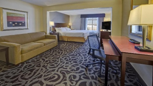 Holiday Inn Express Murfreesboro Central an IHG Hotel - image 3