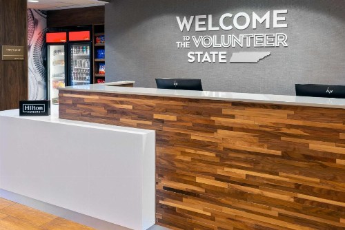 Hampton Inn & Suites Murfreesboro - image 1