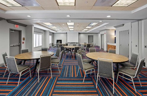 Hampton Inn & Suites Murfreesboro - image 5
