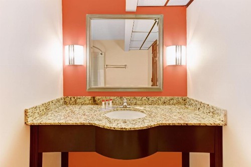 Ramada by Wyndham Murfreesboro - image 4