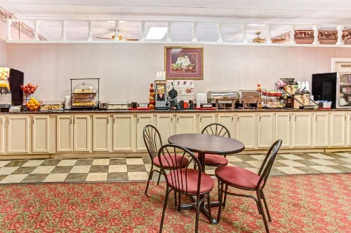 Ramada by Wyndham Murfreesboro - image 9