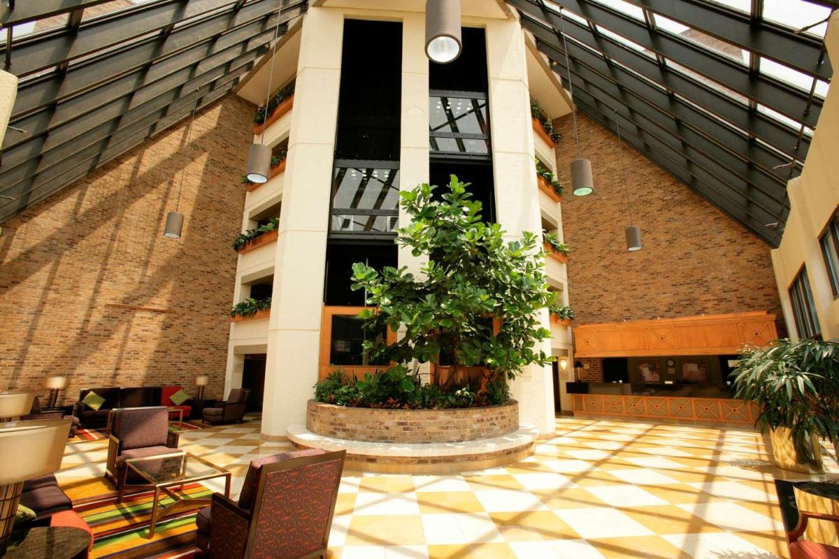 DoubleTree by Hilton Murfreesboro - image 4