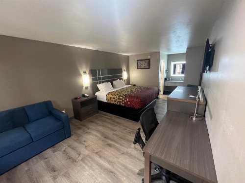 Econo Lodge Inn & Suites Murfreesboro - image 17