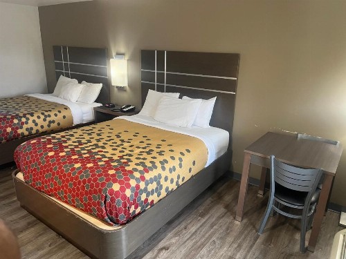 Econo Lodge Inn & Suites Murfreesboro - image 21