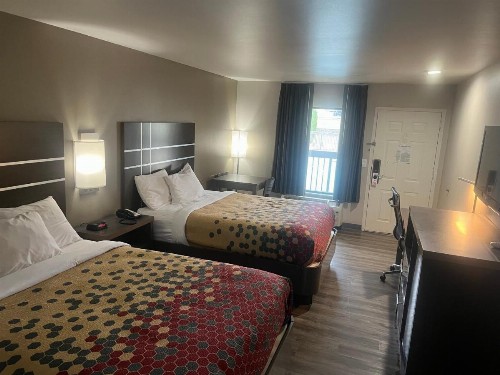 Econo Lodge Inn & Suites Murfreesboro - image 22