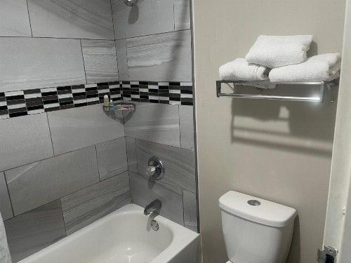 Econo Lodge Inn & Suites Murfreesboro - image 23