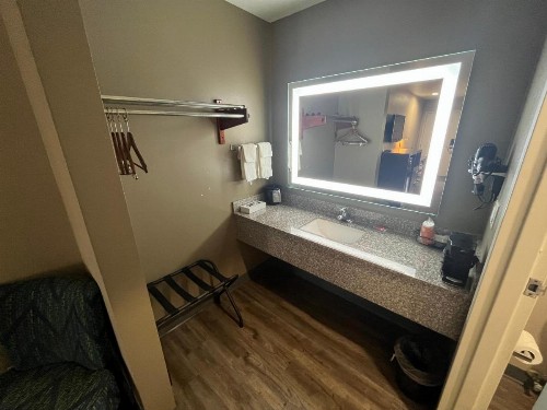 Econo Lodge Inn & Suites Murfreesboro - image 25