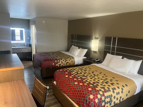Econo Lodge Inn & Suites Murfreesboro - image 26