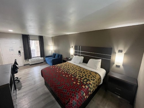 Econo Lodge Inn & Suites Murfreesboro - image 29