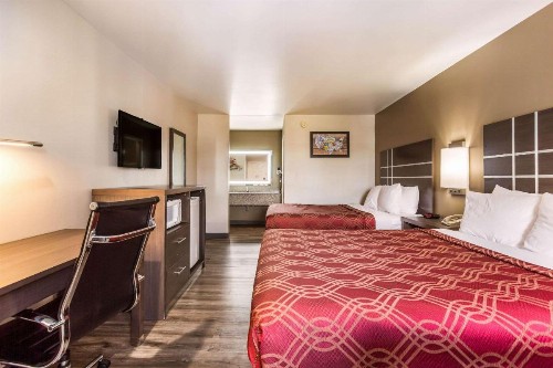 Econo Lodge Inn & Suites Murfreesboro - image 38