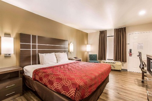 Econo Lodge Inn & Suites Murfreesboro - image 42