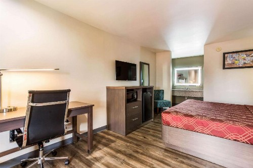 Econo Lodge Inn & Suites Murfreesboro - image 46
