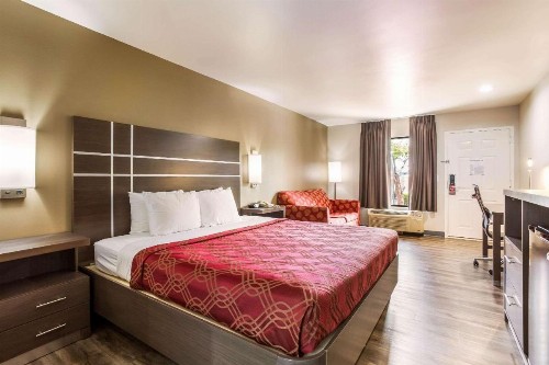 Econo Lodge Inn & Suites Murfreesboro - image 47