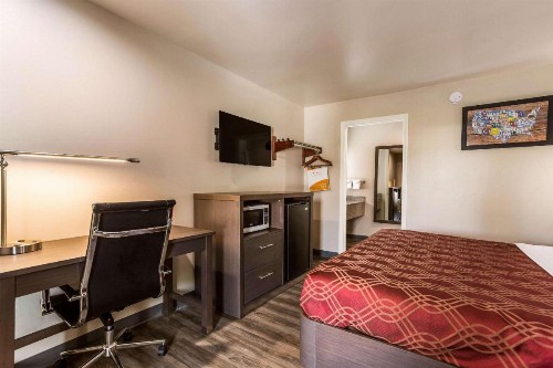Econo Lodge Inn & Suites Murfreesboro - image 48