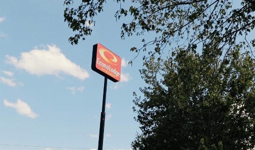 Econo Lodge Inn & Suites Murfreesboro - image 6