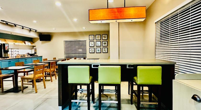 Country Inn & Suites by Radisson Murfreesboro TN - image 6