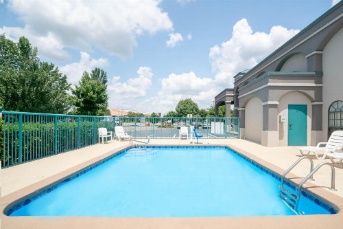 Super 8 by Wyndham Murfreesboro - image 14